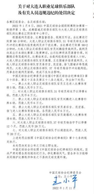 1939年，波兰在纳粹德国的统治下，党卫军对犹太人进行了隔离统治。德国商人奥斯卡·辛德勒（连姆·尼森 Liam Neeson 饰）来到德军统治下的克拉科夫，开设了一间珐琅厂，出产军需用品。凭着出众的社交能力和年夜量的金钱，辛德勒和德军成立了杰出的关系，他的工场招聘犹太人工作，年夜发战争财。                                  1943年，克拉科夫的犹太人遭到了惨无人道的年夜搏斗，辛德勒目击这一切，遭到了